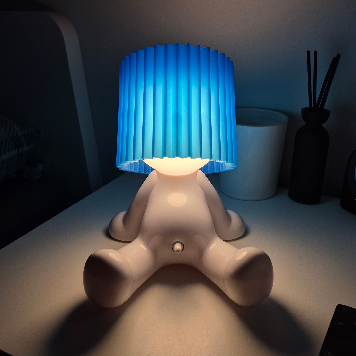 Lampen-Larry - Sitzend
