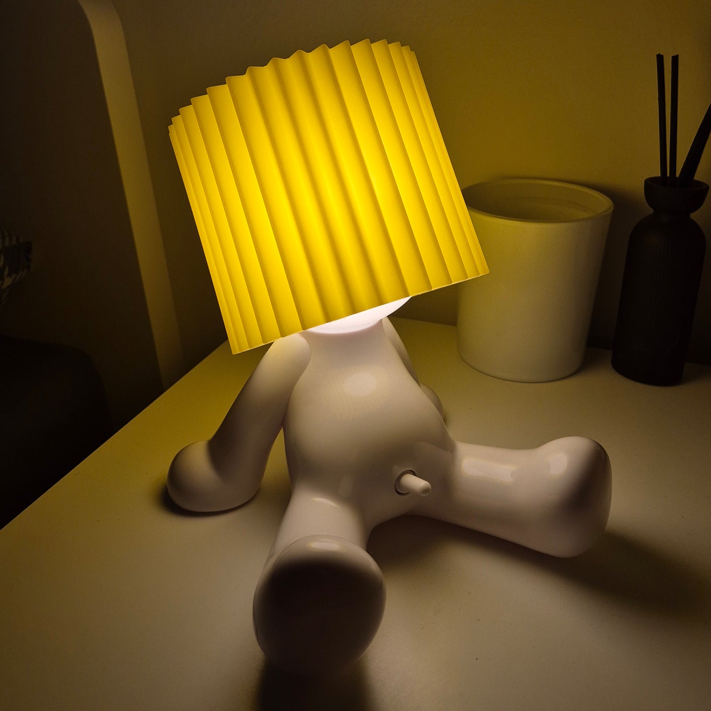 Lampen-Larry - Sitzend