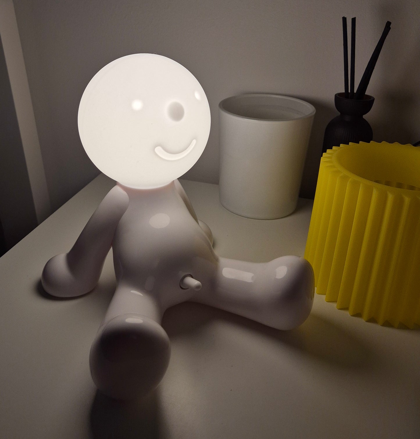 Lampen-Larry - Sitzend