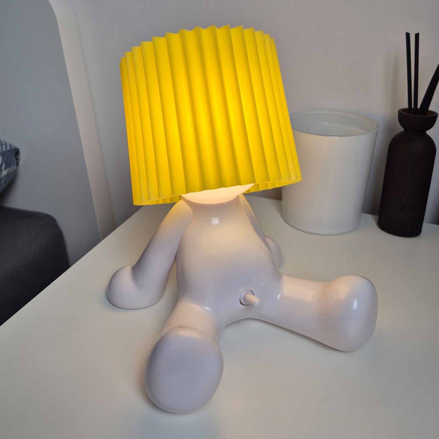 Lampen-Larry - Sitzend