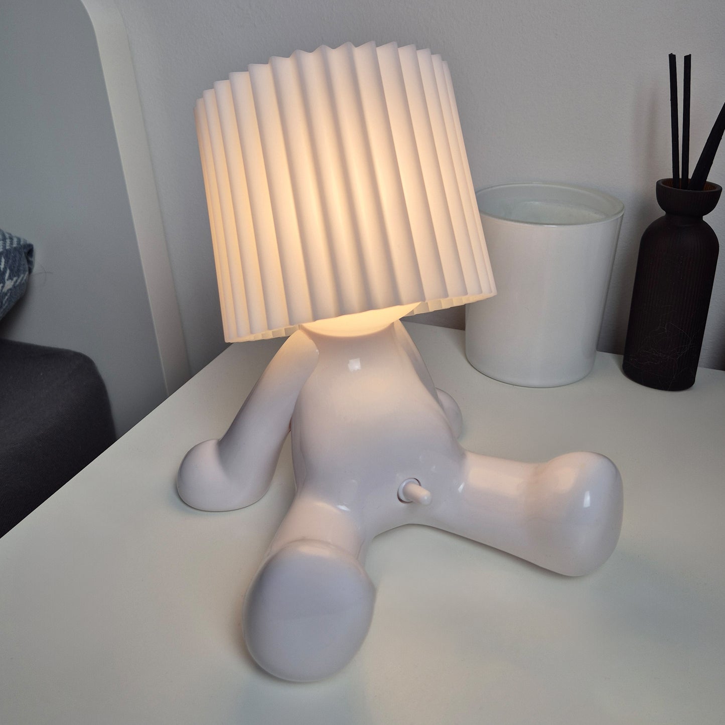 Lampen-Larry - Sitzend