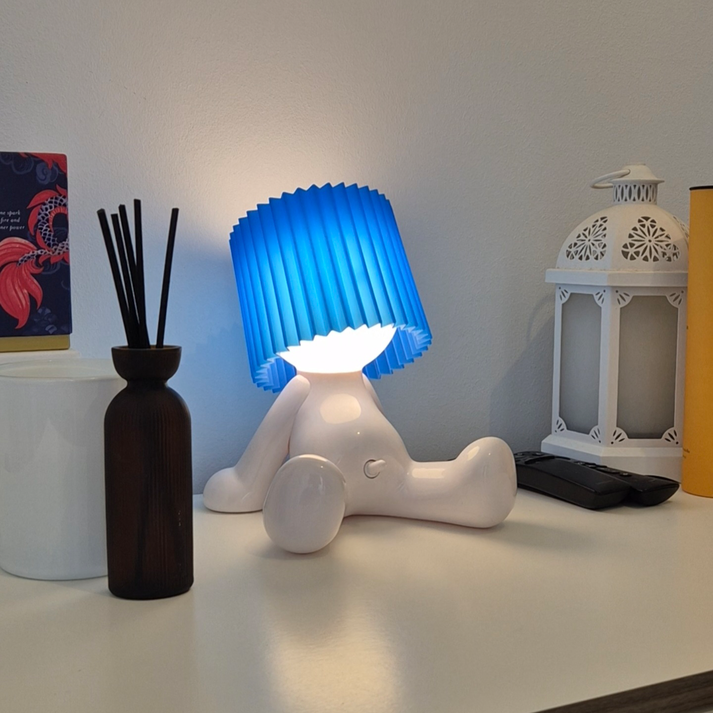 Lampen-Larry - Sitzend