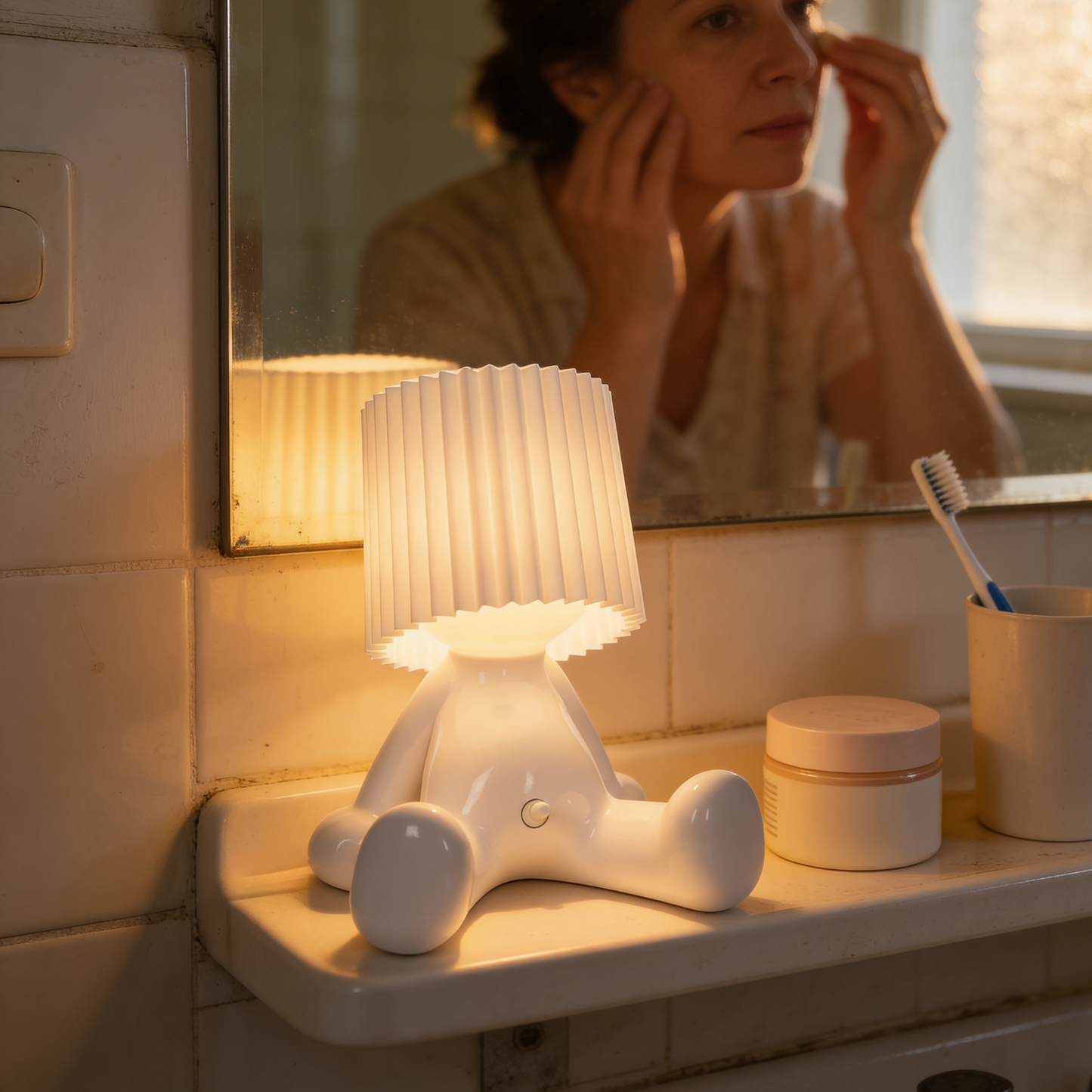 Larry the Lamp - Sitting